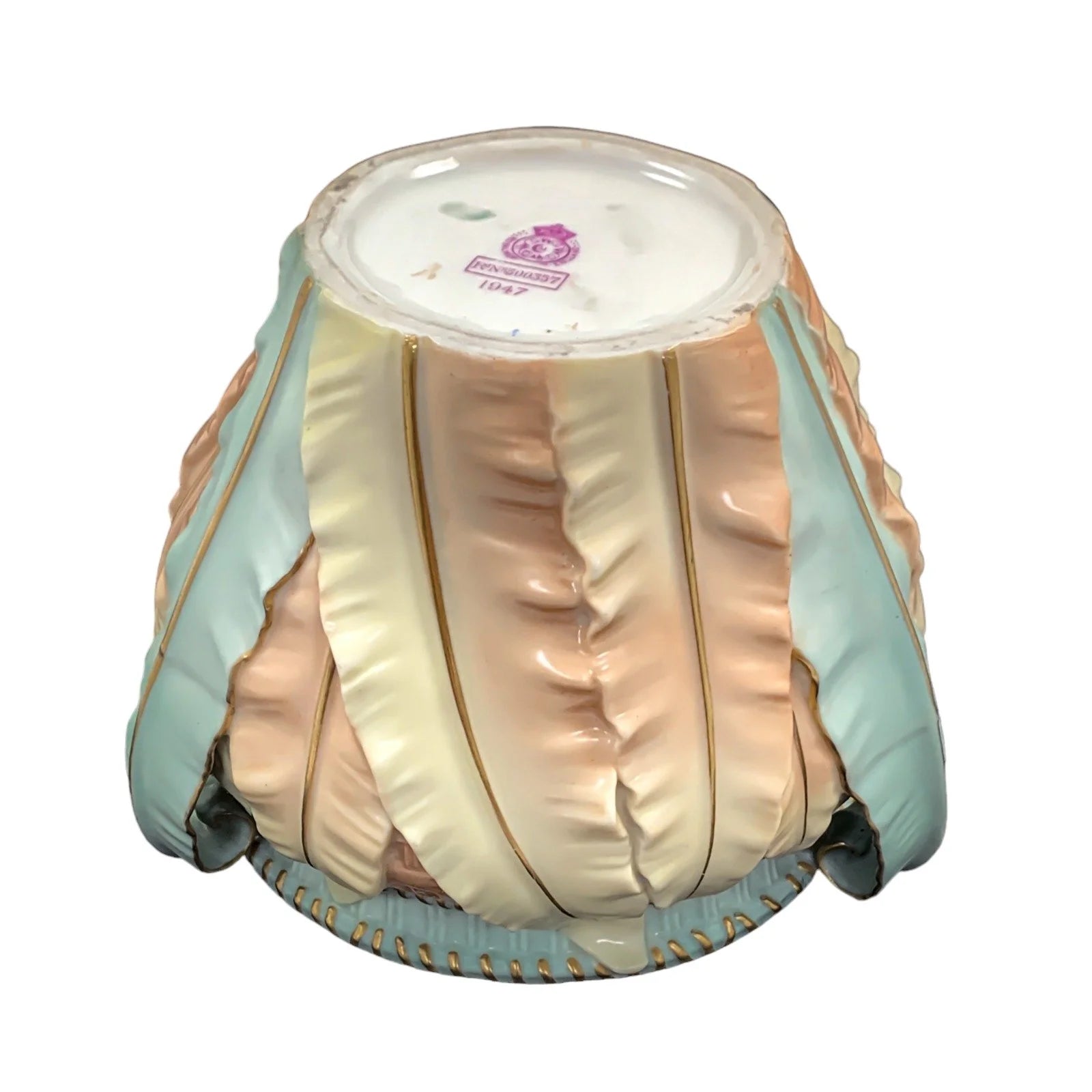 Art Nouveau Royal Worcester ivory blush planter/jardiniere/cache pot with leaf design