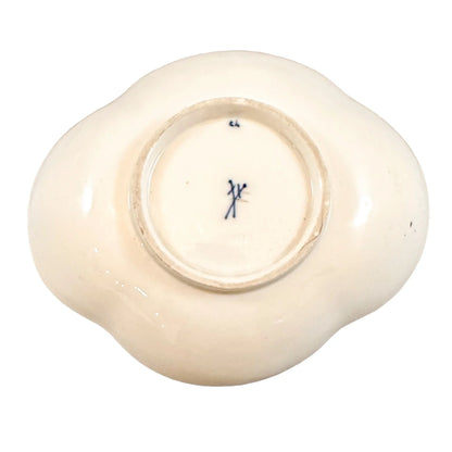 Late 19th century Meissen Zwiebelmuster "Blue Onion" quatrefoil bowl / tea saucer
