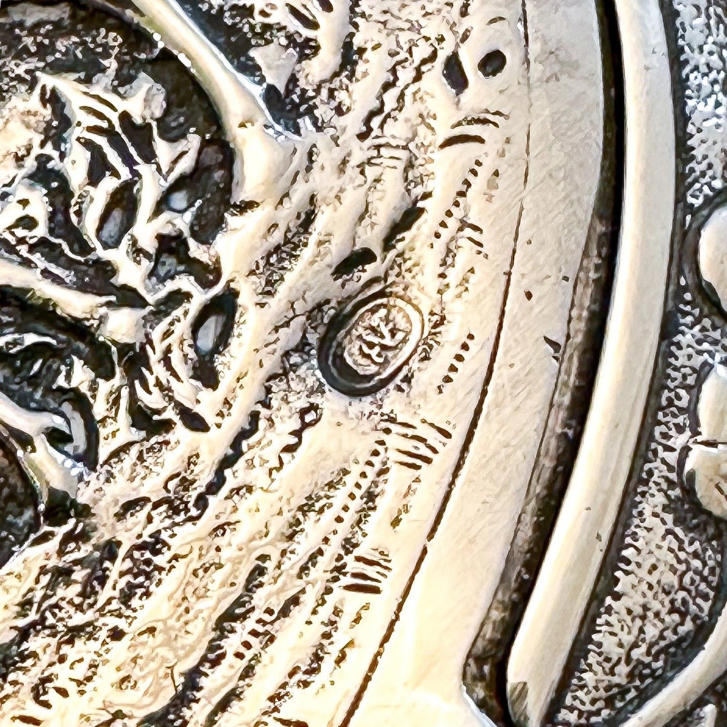 Imported sterling silver Dutch pill / snuff box embossed with cows and sheep