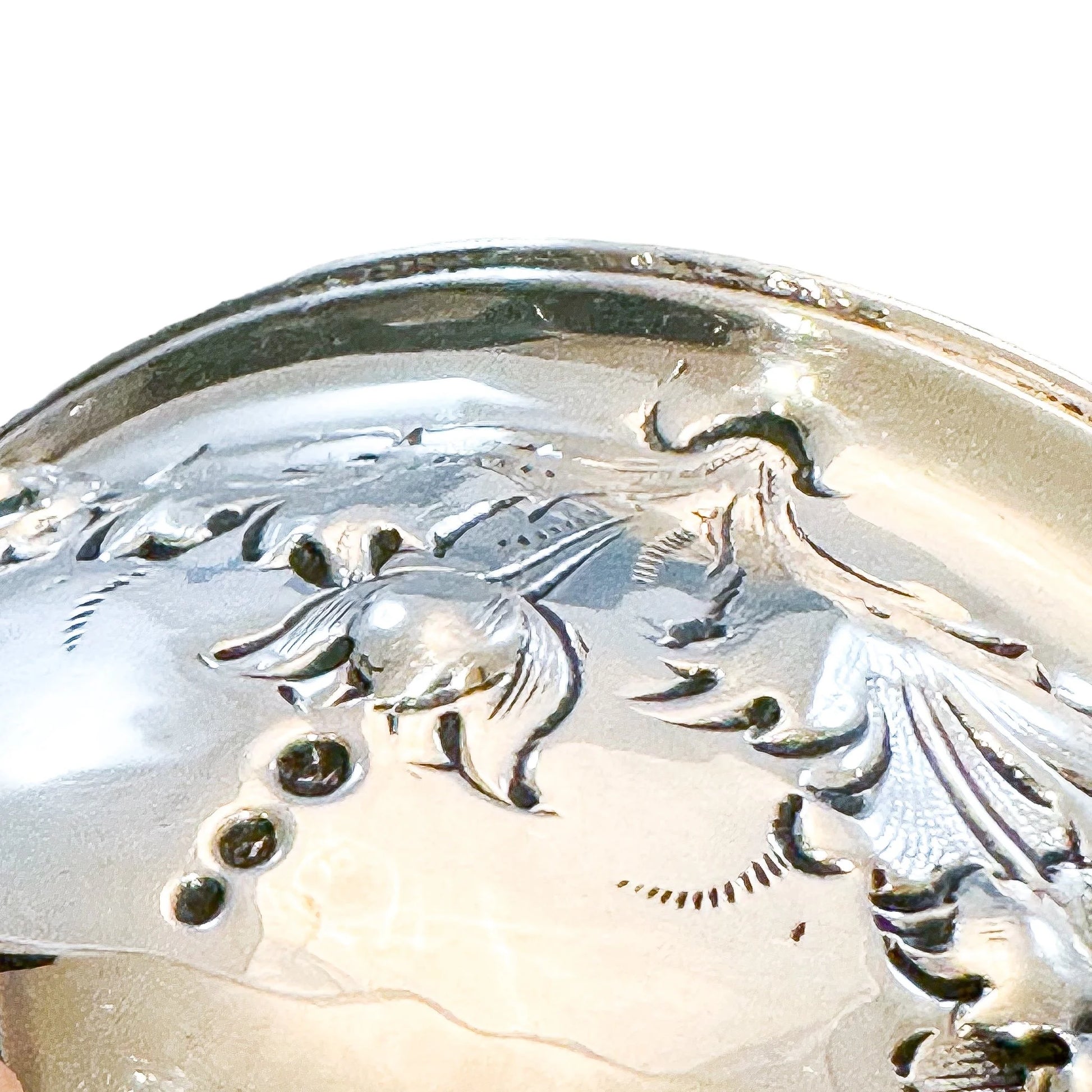 George III sterling silver embossed sweetmeat / sugar bowl, 1709