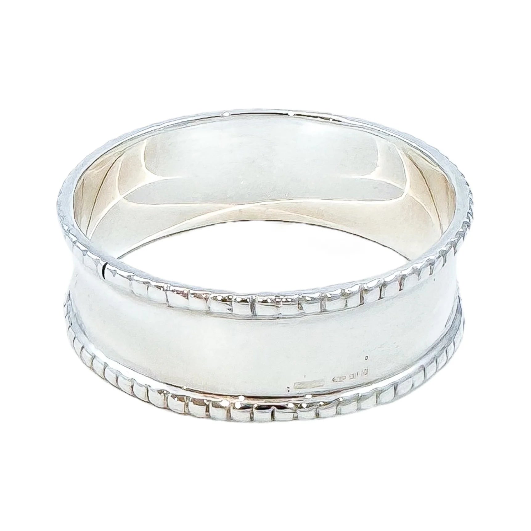 Vintage classic design boxed sterling silver napkin ring with beaded border
