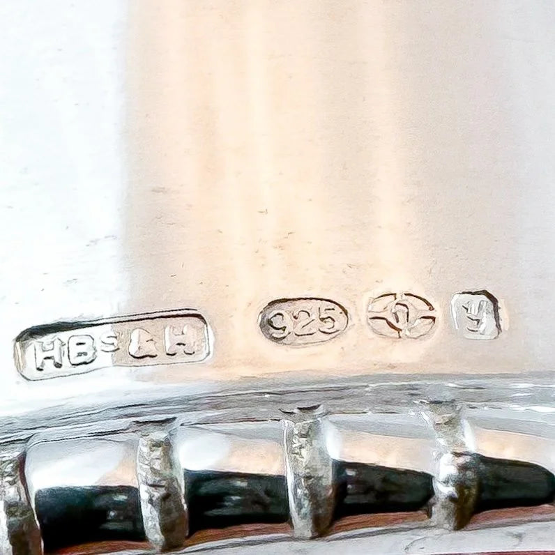 Vintage classic design boxed sterling silver napkin ring with beaded border