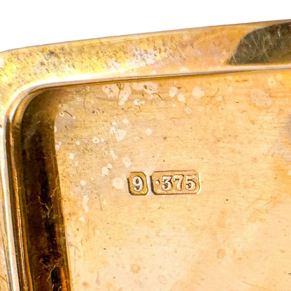 Art Deco 9 kt yellow gold large engine-turned bevelled cigarette case, 93 g