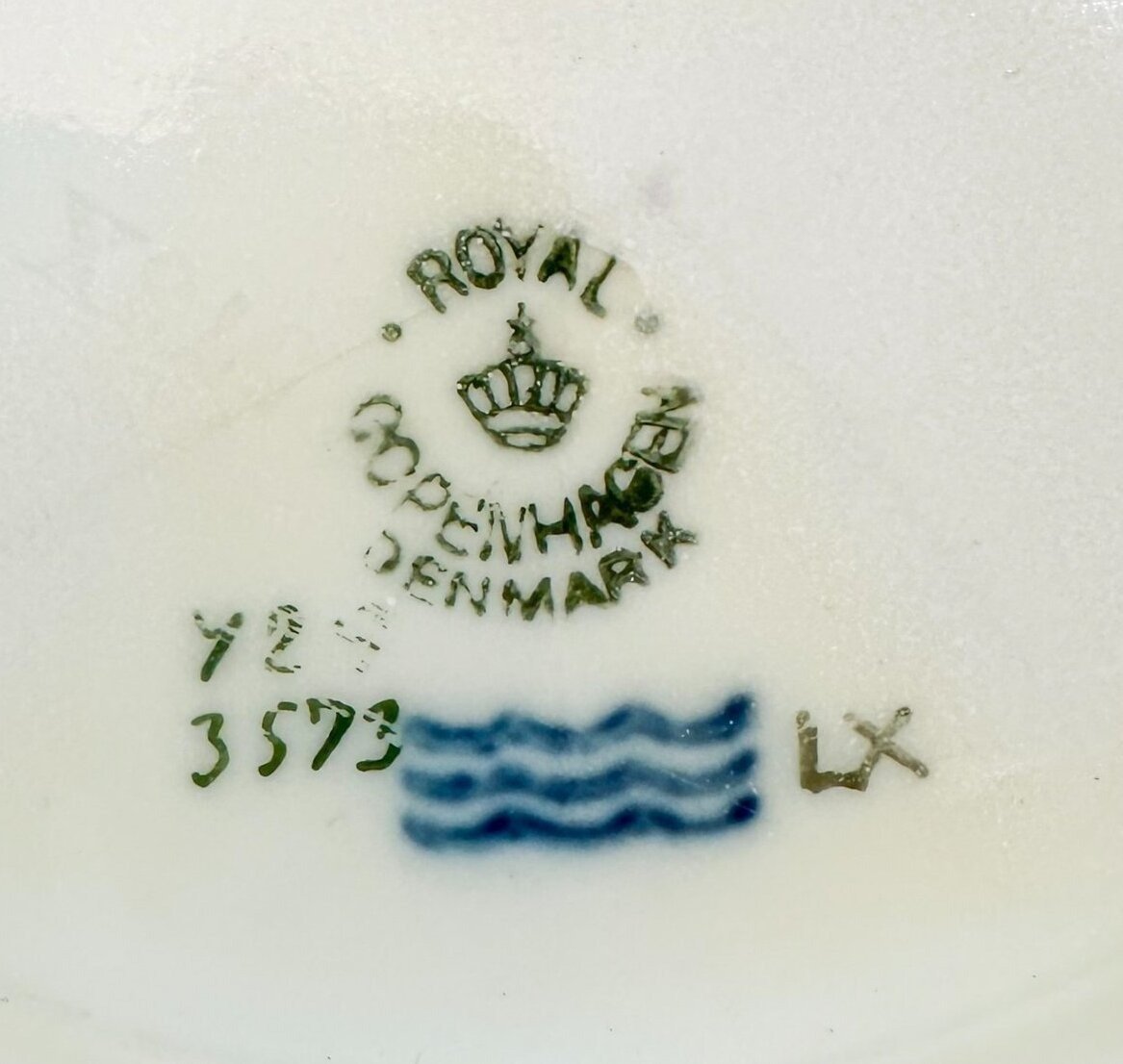 Royal Copenhagen hand-painted Flora Danica Fig dinner plate