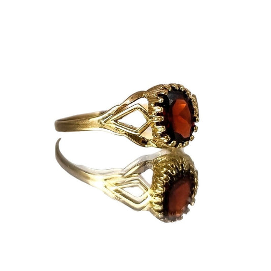 Vintage 9ct yellow gold claw-set garnet solitaire dress ring with openwork shank, size R 1/2