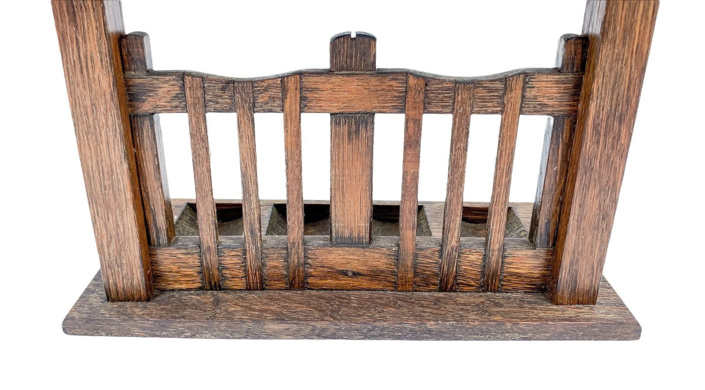 Vintage novelty oak 4-pipe rack stand in the form of a fence with roof on top