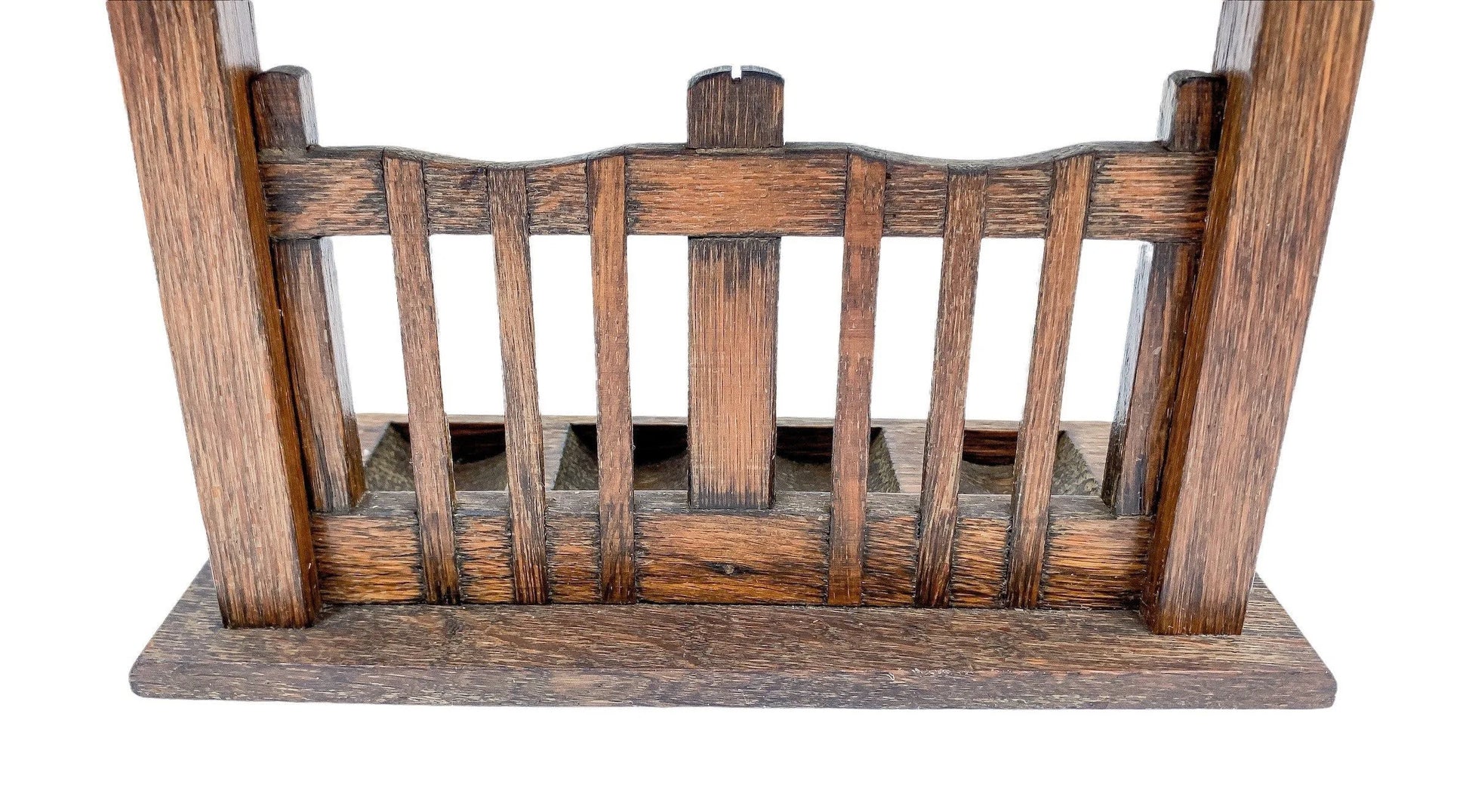 Vintage novelty oak 4-pipe rack stand in the form of a fence with roof on top