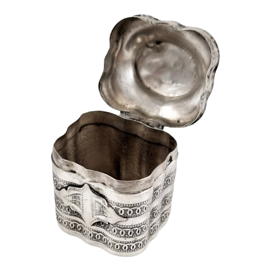 19th century Dutch silver snuff / scent peppermint box; Lodereindoosje vinaigrette 1858