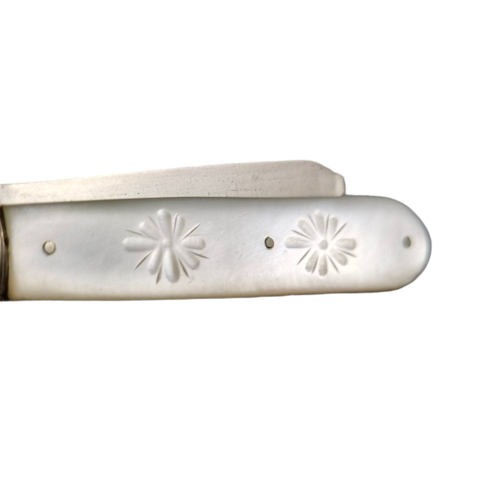 Edwardian sterling silver engraved mother-of-pearl folding pocket pen fruit knife, William Needham, 1907, inscribed “Amy”