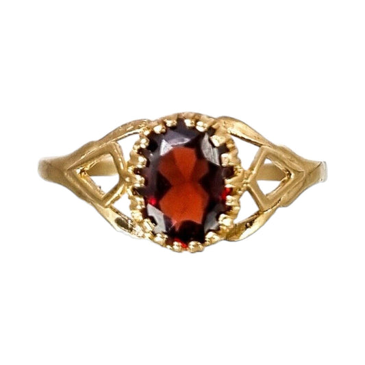 Vintage 9ct yellow gold claw-set garnet solitaire dress ring with openwork shank, size R 1/2