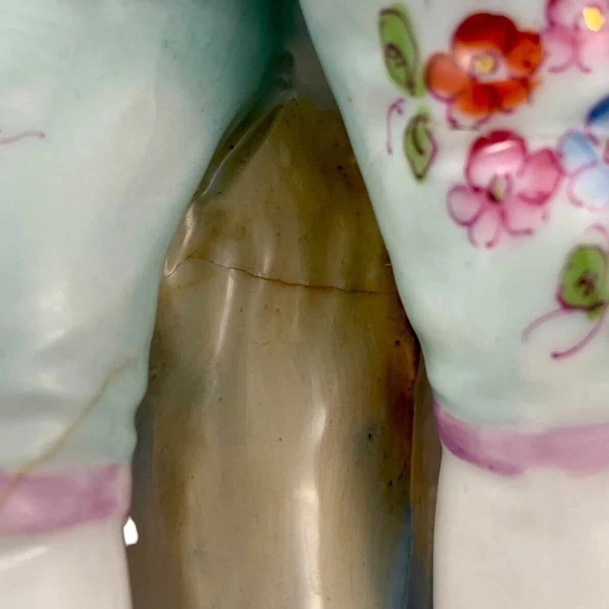1830’s Meissen porcelain figurine of Regency dandy gentleman holding a tricorne and flowers