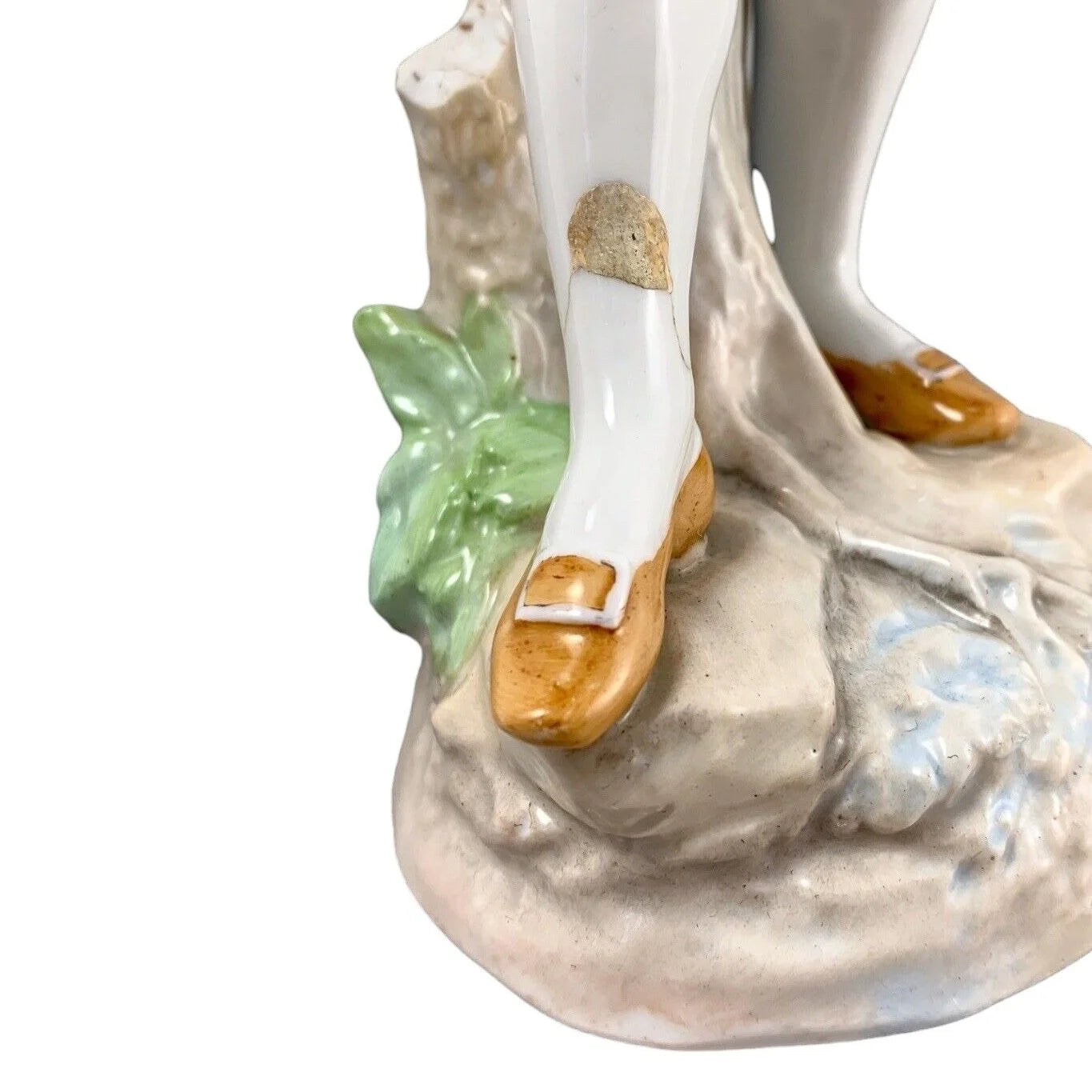 1830’s Meissen porcelain figurine of Regency dandy gentleman holding a tricorne and flowers